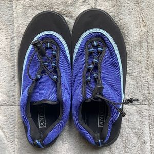 Lands End water shoes